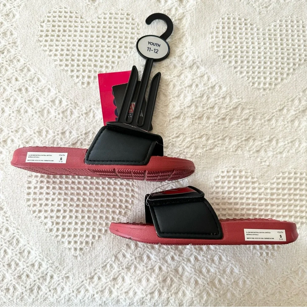 Tampa Bay Buccaneers Shoes Slides Youth 11-12 Red Black Foco Gel Bucs Skull NWT